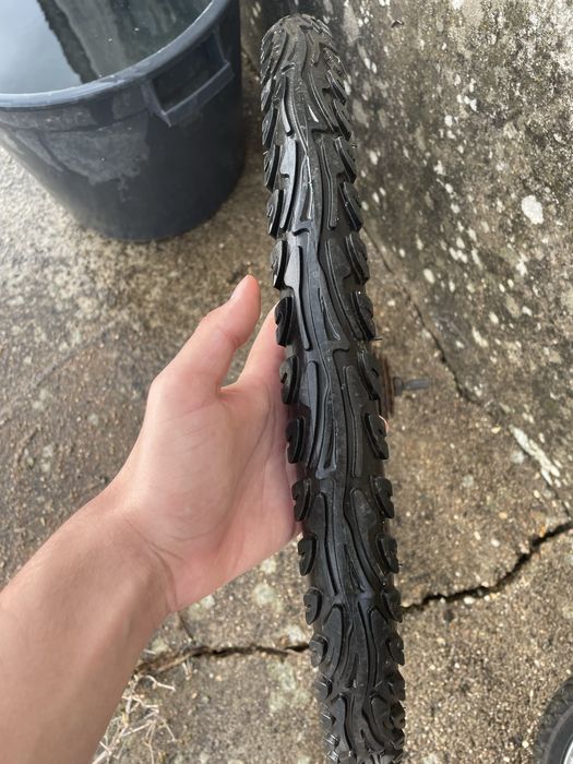duas rodas de bicicleta