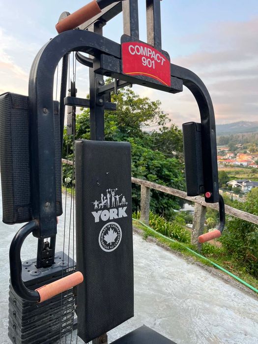 Máquina de exercício multifunções - York