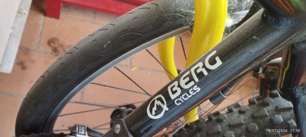 Bicicleta BTT toda restaurada. Em Loulé.