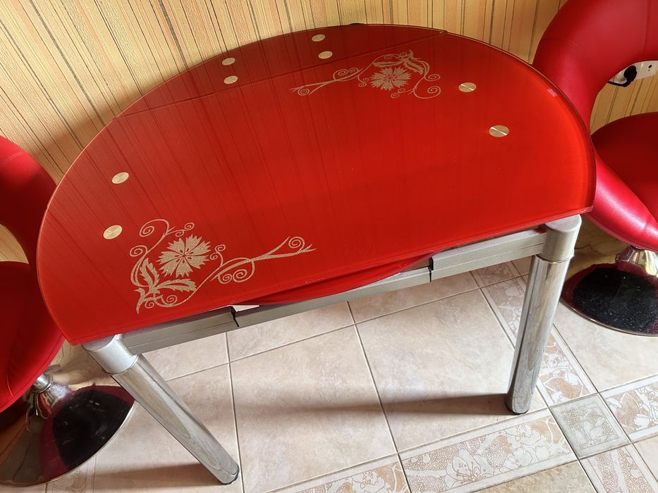 Раскладной кухонный стол и 2 кресла