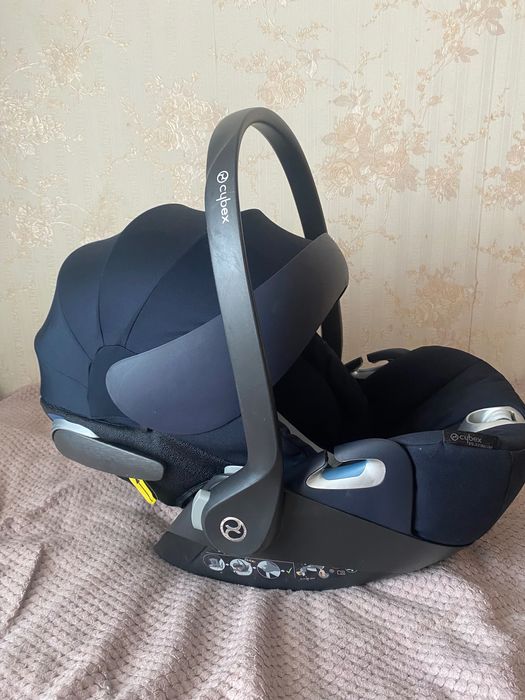 Продам автокрісло Cybex від (0-13) кг +віддам адаптери.