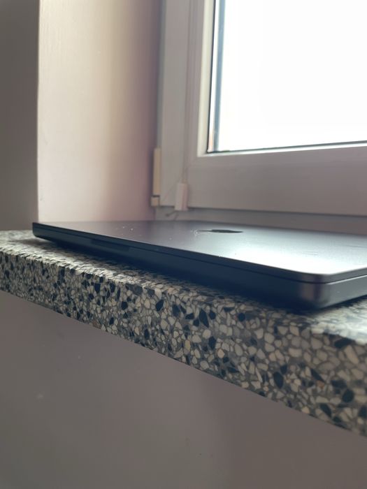 Macbook m5 pro jak nowy / 1TB / 16 GB ram/ Zakupiono w 2026 roku