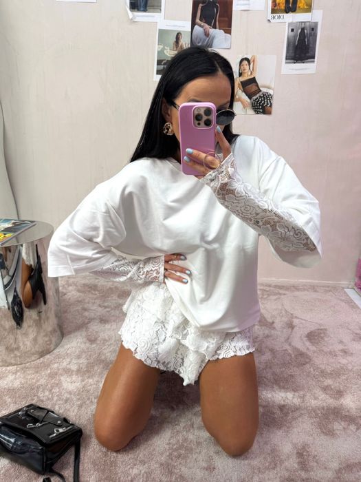 La Milla / t-shirt z koronkowym rękawem / biała oversize