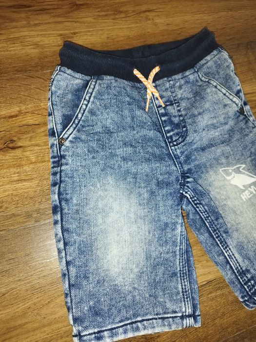 Krótkie spodenki 3/4 dla chłopca jeansowe R.98/104