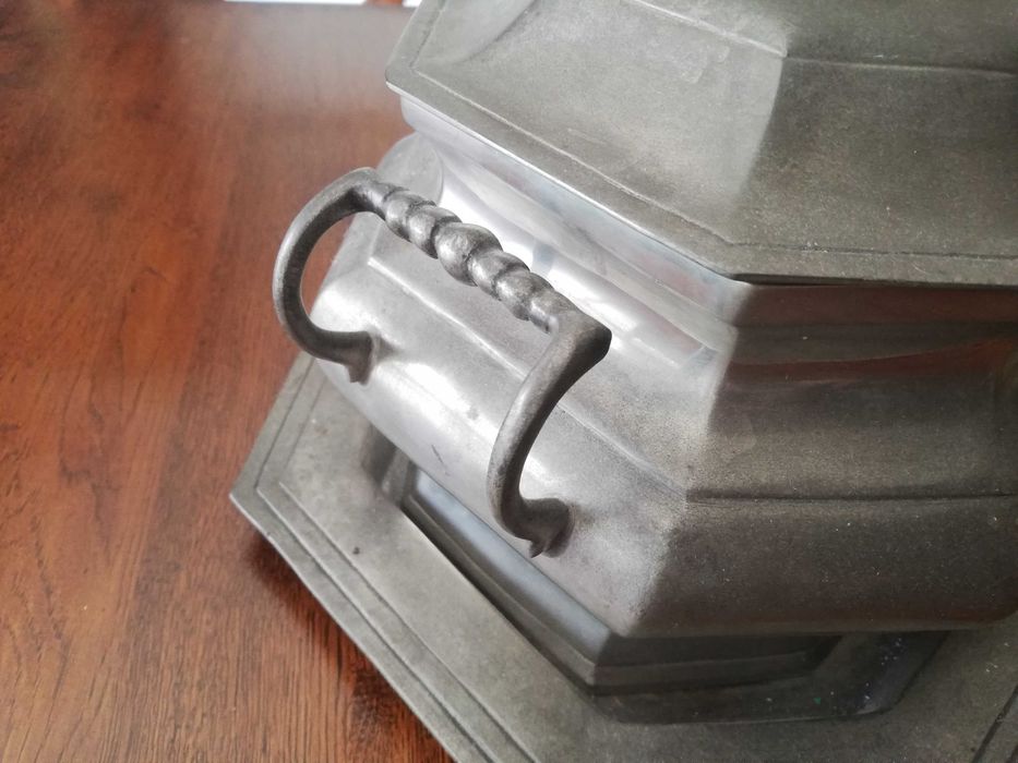 Terrina antiga em puro estanho