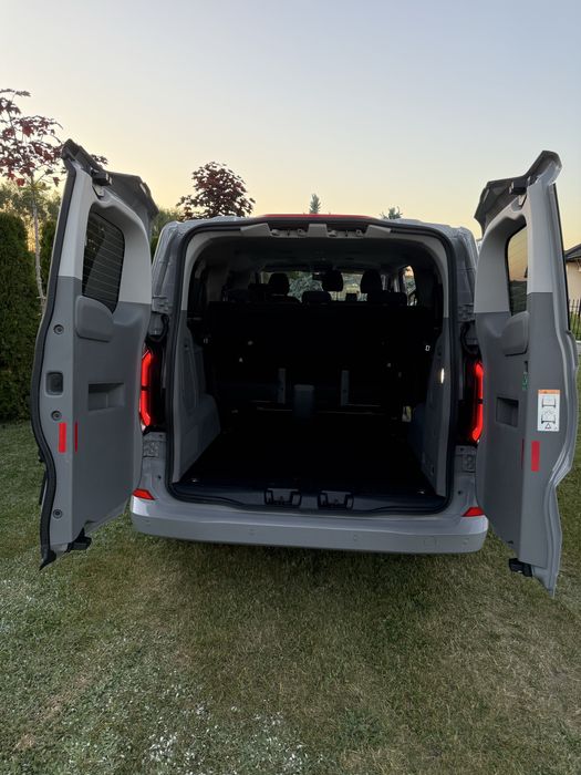 Wynajem  -Nowy Ford Transit Custom 9 - osobowy