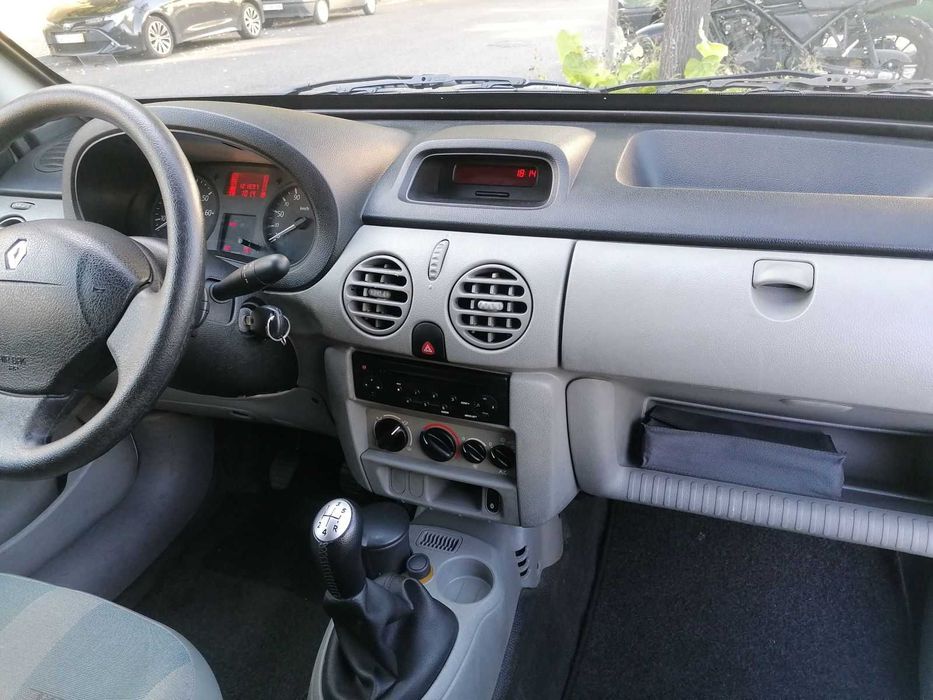 Renault Kangoo 1.5 dCi 2007 | 121 mil km | Bom motor | Danos estéticos | Sempre de garagem
