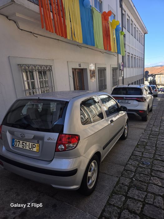 Vendo carro, 2003 gasolina, bom estado de conservação, 196 mil km, chave reserva, documentos em dia!!