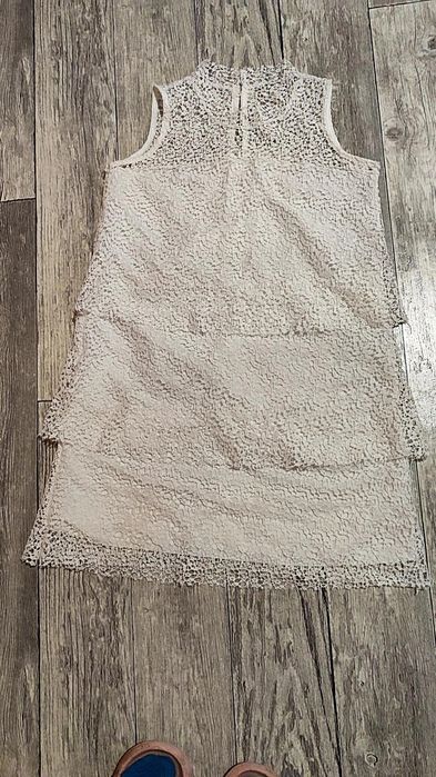 Біла мережевна сукня