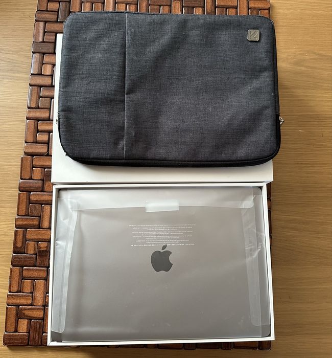 Macbook Air 2020 13,3 cala Super stan Okazja Komplet