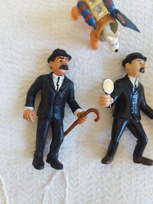 conjunto de 4 figuras de tintim.  de diferentes épocas.
