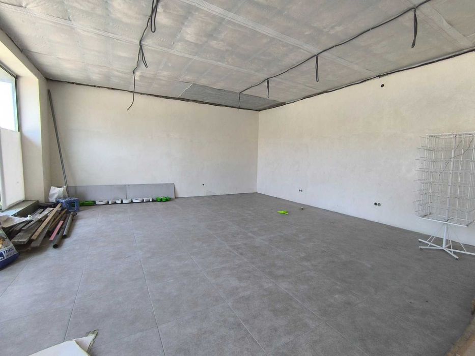 Помещение 57 кв.м. в отдельностоящем здании.Красная линия. Левый берег