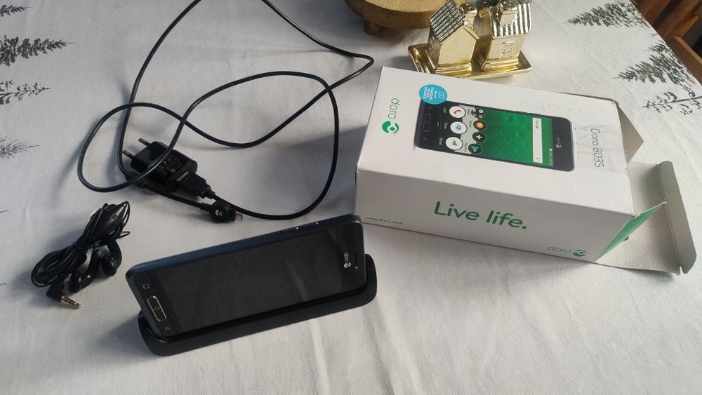 Telefon dla seniora, prosty smartfon Doro 8035