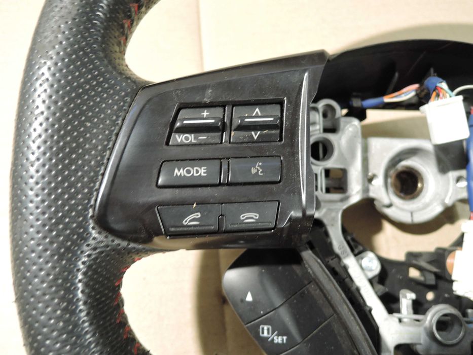 Kierownica Subaru STI  VA  14-20r  kompletna multi