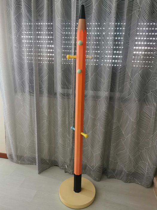 Brinquedos e mobiliário de criança