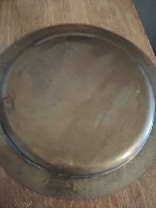 Bandeja redonda de latão