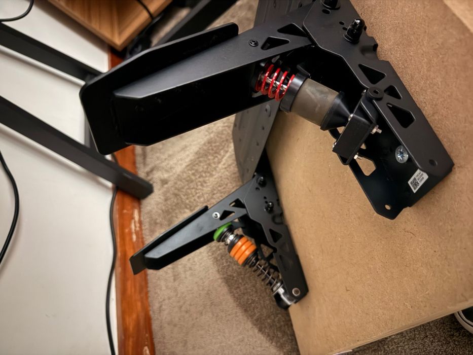 Moza R5 Bundle + Alien Loadcell brake mod + BMW carbon stickers