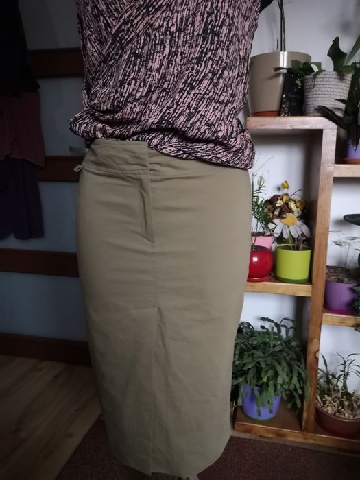 Spódnica w kolorze ghaki