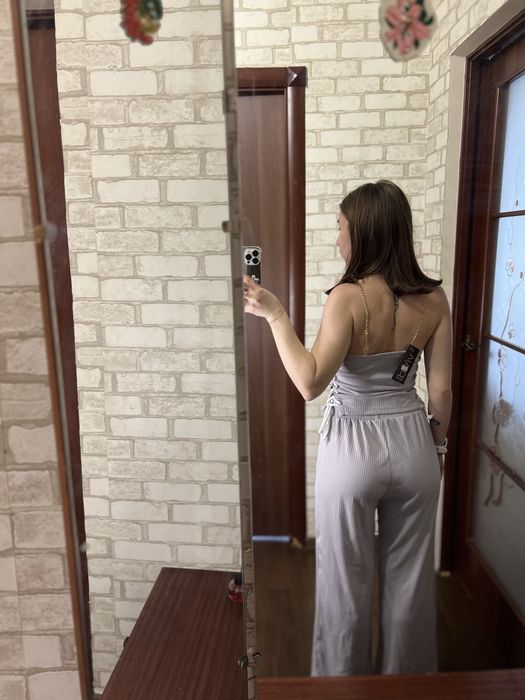 Новий костюм з біркою