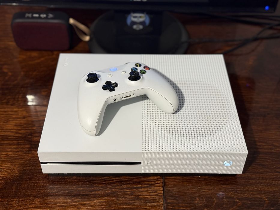 Продам xbox one s 1TB