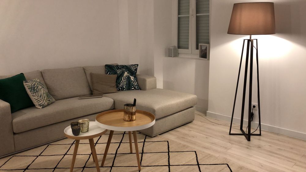 Sofá com chaise - longue