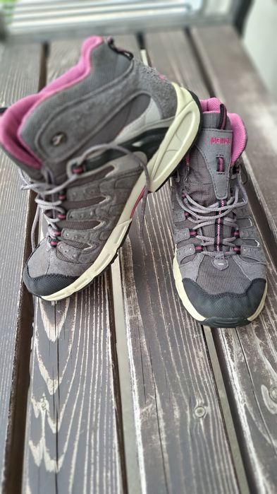 Продам трекінгові ботинки Meindl