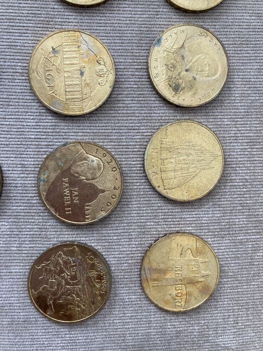 14 sztuk monet po 2 złote