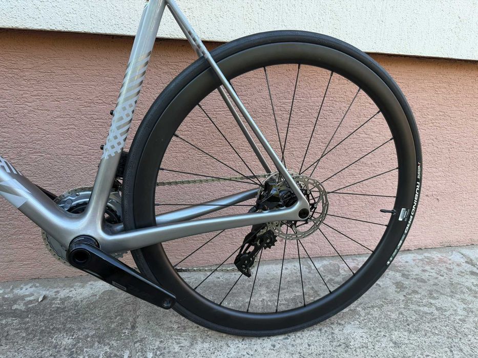 Rower szosowy Ridley Helium SLX Disc, koła carbon, Sram Rival eTap