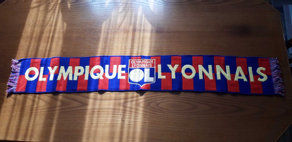 Cachecol Equipa de futebol "Olympique Lyonnais" - NOVO.