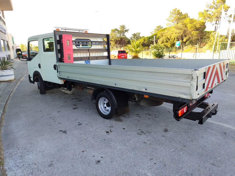 Nissan Cabstar 2.5TD 7 Lugares