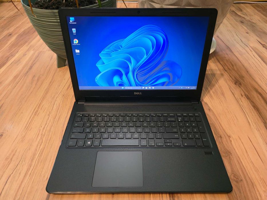 Laptop DELL Windows 11/ Intel i3 / RAM DDR4/ Dysk SSD 256GB / Pakiet OFFICE. Dobry stan.