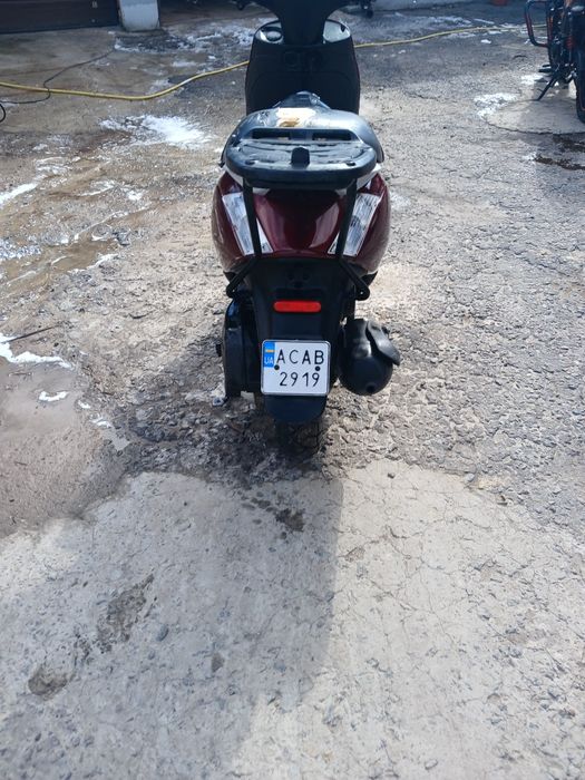 Продам скутер Piaggio Zip 100