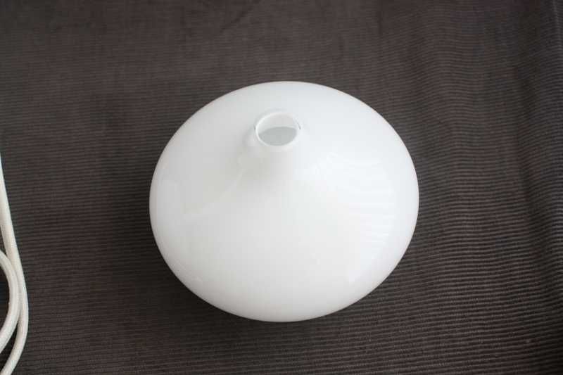 Candeeiro branco IKEA com abajur muito bom com uma oferta