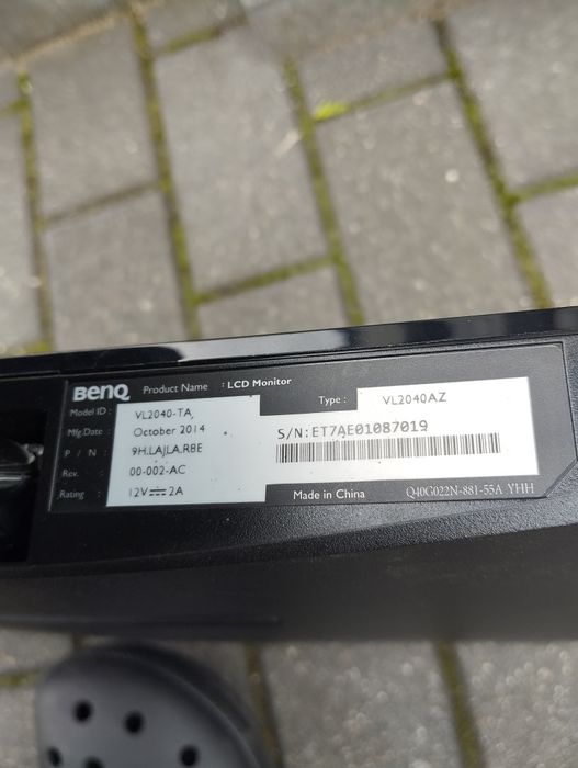 Cztery monitory stan nieznany