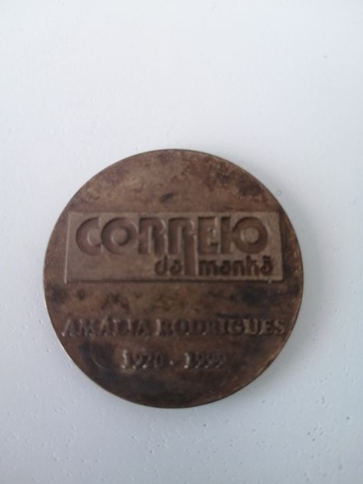 Vendo medalha Amália Rodrigues (portes incluídos)