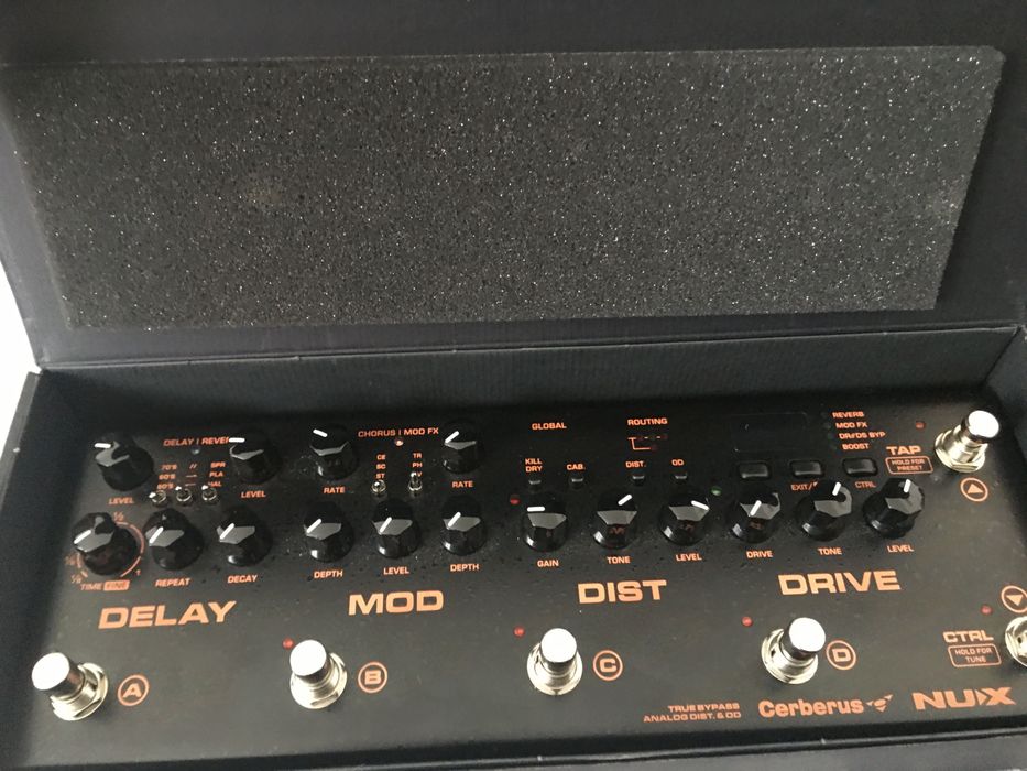 Nux Cerberus - Pedaleira analógica e Digital