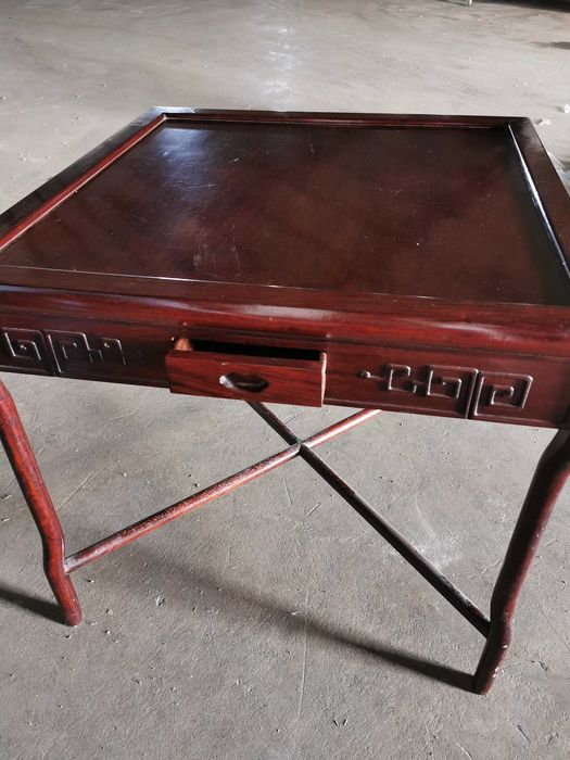 Mesa de jogo com 4 cadeiras