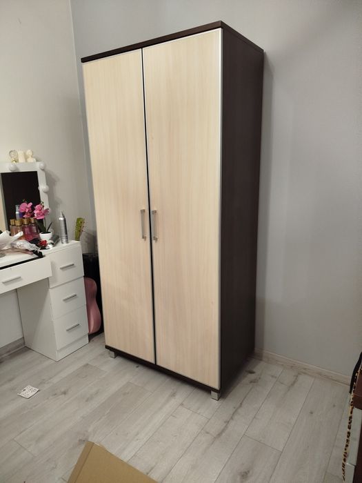 Komplet mebli Bodzio: szafa, łóżko, biurko, regał - bardzo dobry stan