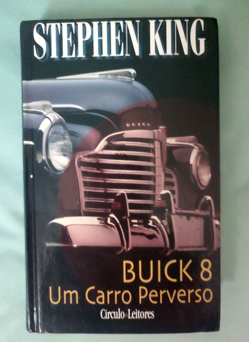 Livro de capa dura "Buick 8" do mestre Stephen King