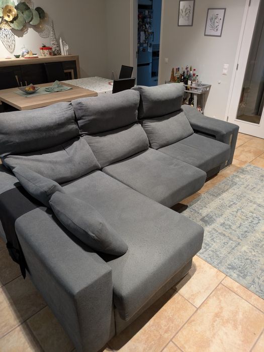 Sofá chaise long mais puffs