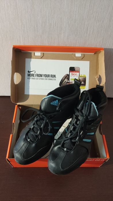 Sapatilhas adidas tamanho 40 completamente novas