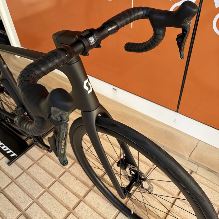 Scott Addict 30 - Carbon Black - Shimano 105 Di2