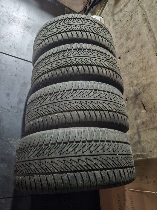 285 45 R20 24р.шини Goodyear