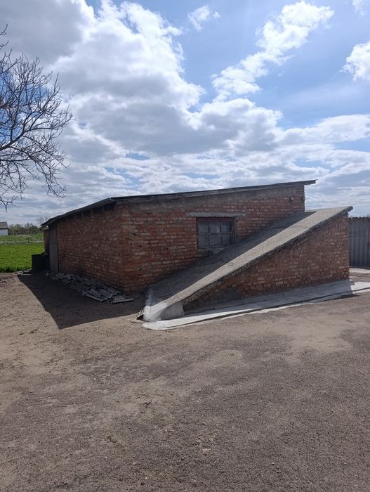 Продається будинок за межами міста