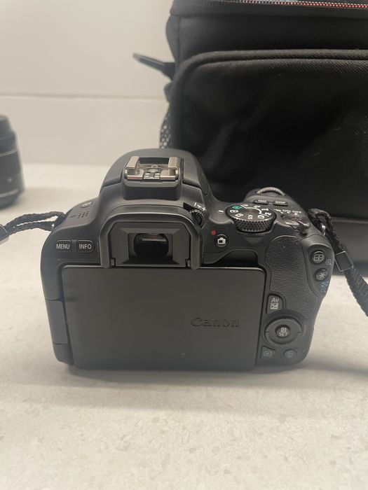 Maquina fotografica Canon EOS 200D