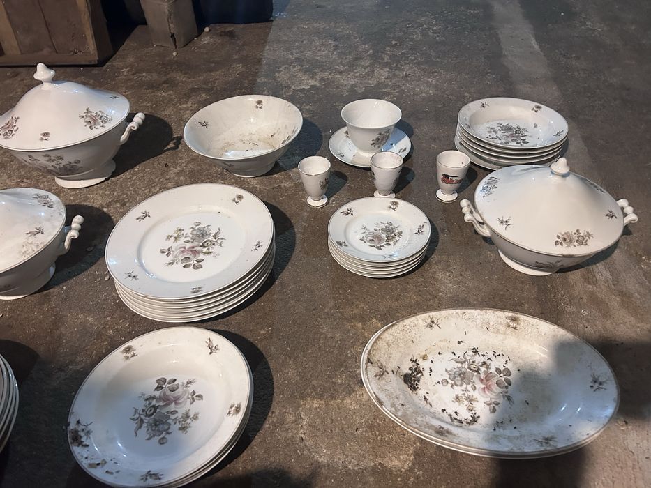 Antique ceramic tableware427809798819696643