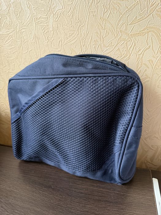 Бананка, косметички і гаманець