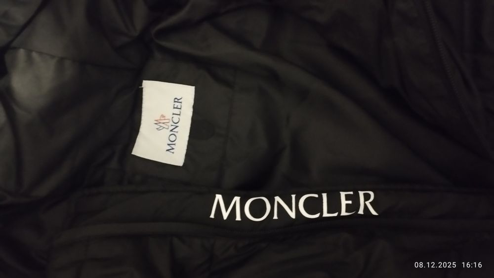 Зимова куртка Moncler розмір L
