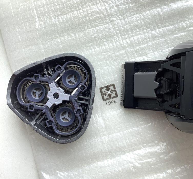 Электробритва Philips HQ6990 на аккумуляторе