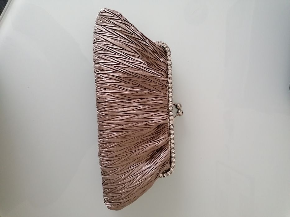 Used fanny pack once, in good condition, fabric with rhinestone closure64730154747010124